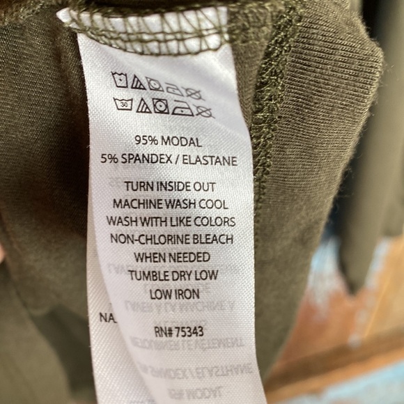 Tahari Green Turtleneck Top - Picture 3 of 4